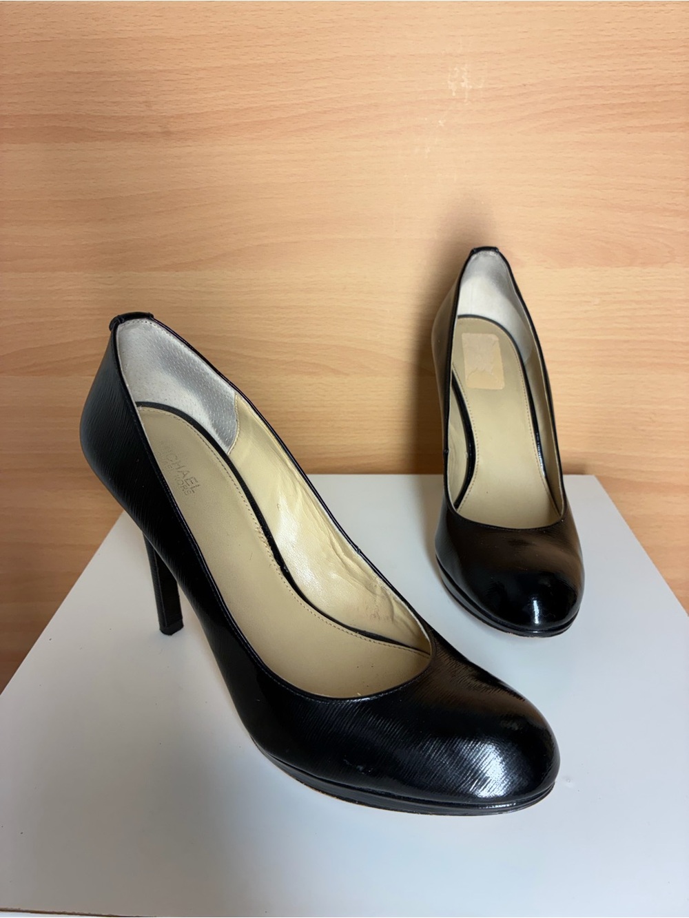 MICHAEL Michael Kors Women’s Black Patent Leather High Heel Pumps, size 9.5